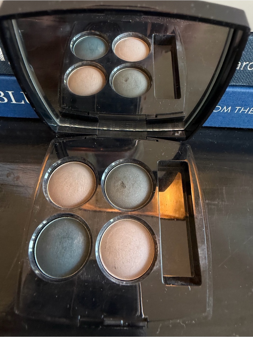 CHANEL Les 4 Ombres Quad Eyeshadow 324 Blurry Blue | Gently Used